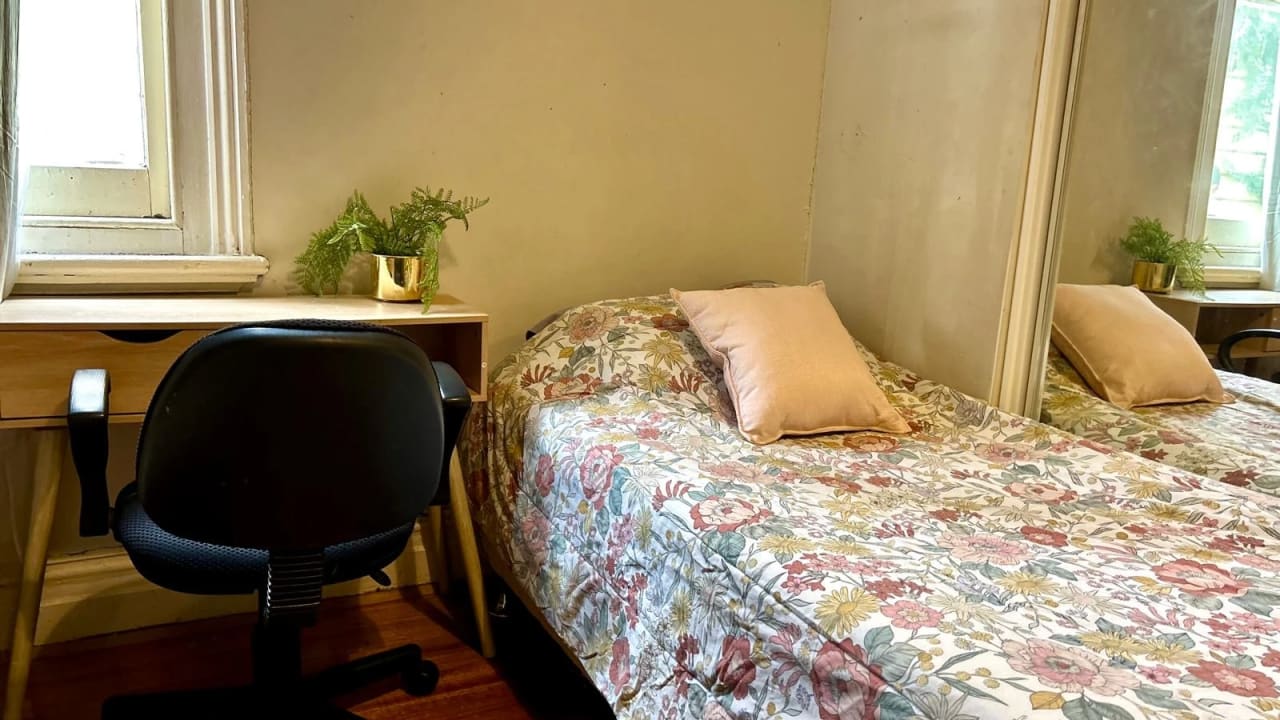 Furnished room in a share house