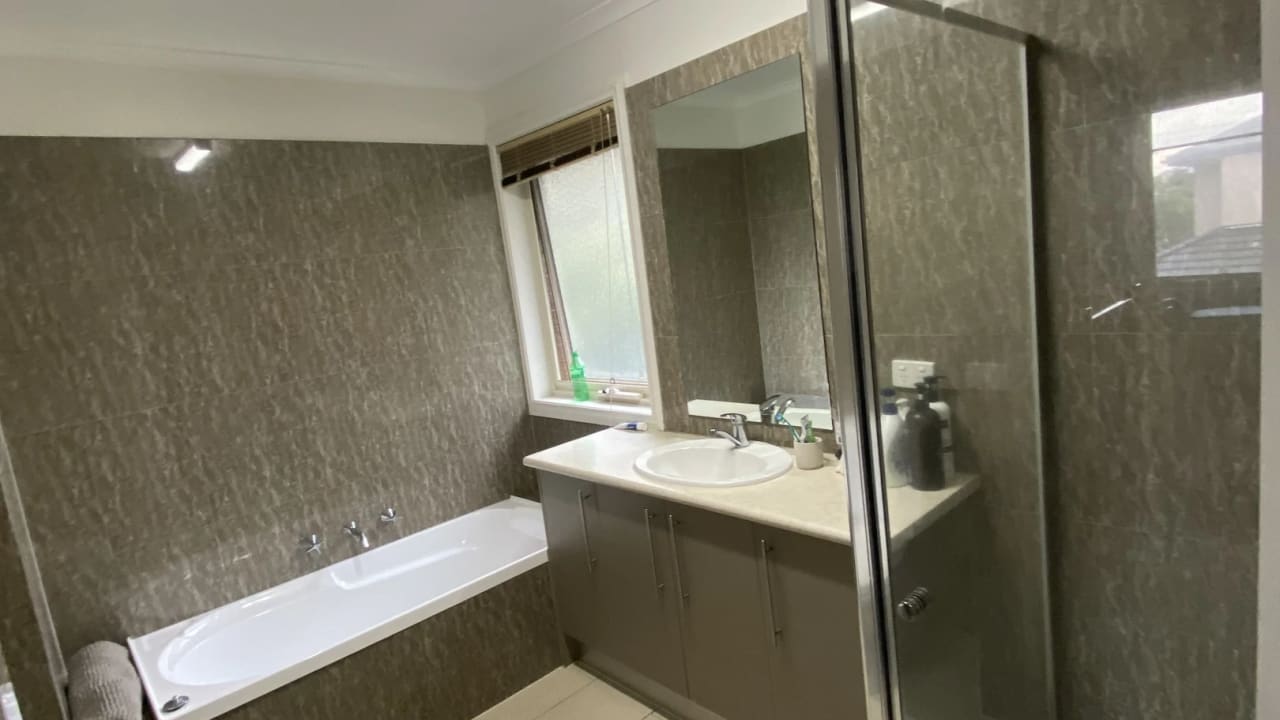 Furnished room in a flatshare