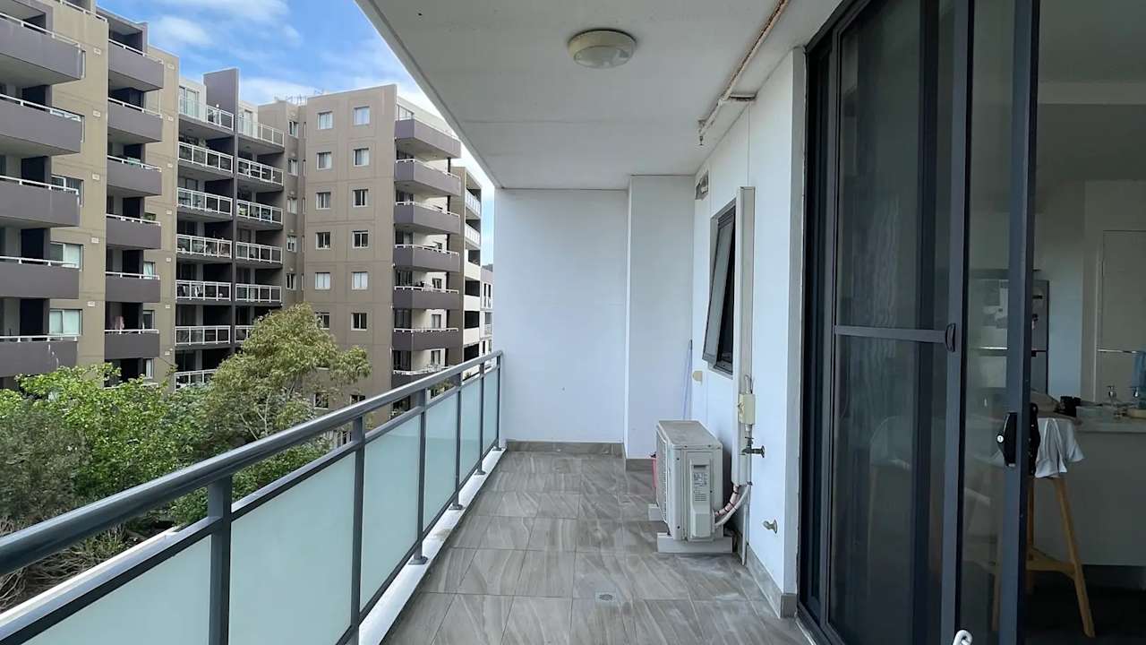 Furnished room with ensuite in a flatshare