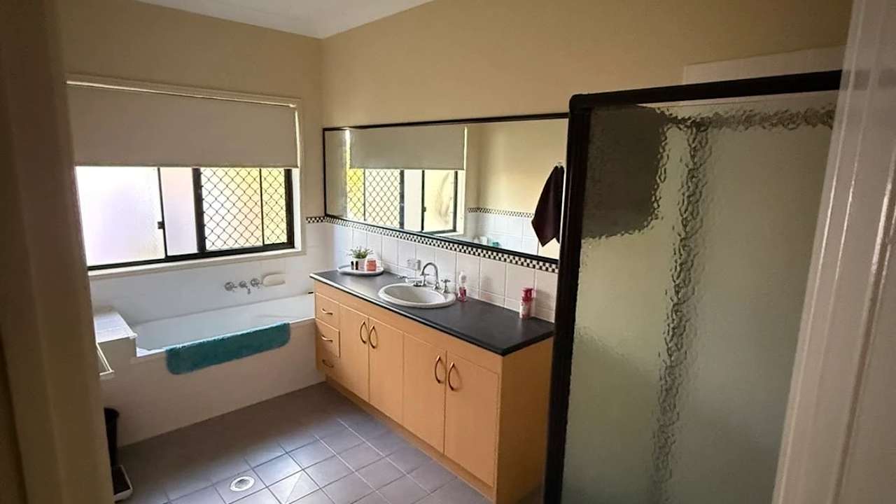 Unfurnished room in a share house