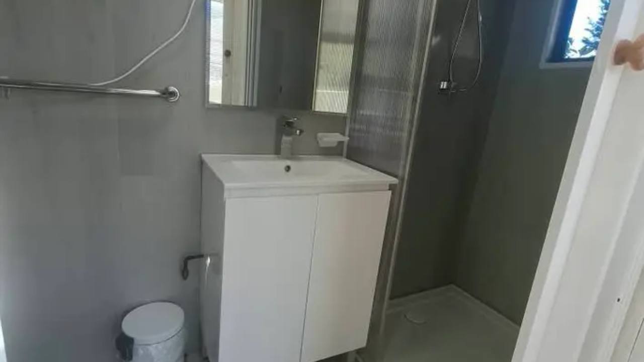 Whole property with 1 room for rent