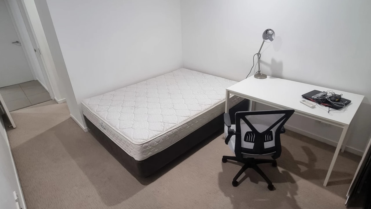 Furnished room with ensuite in a flatshare