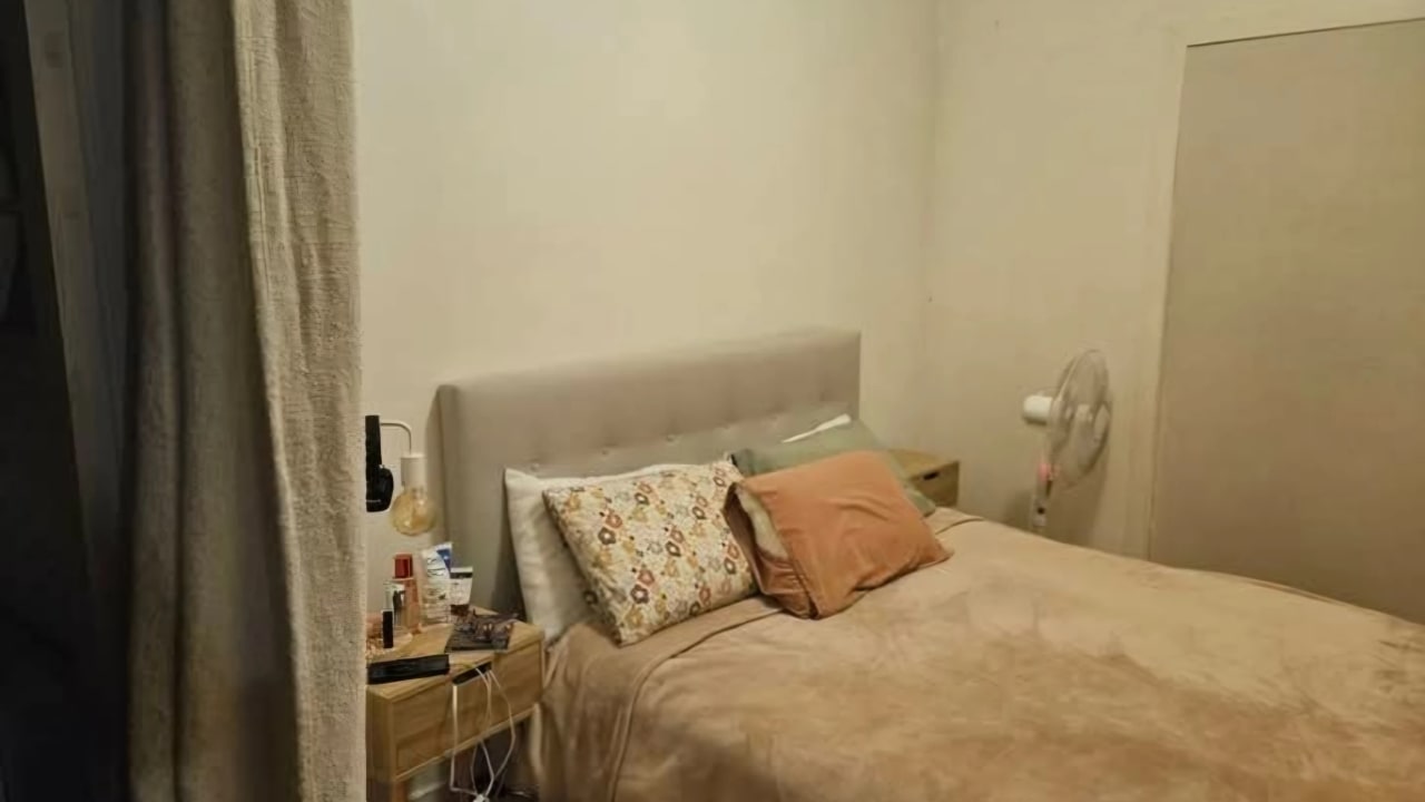 Room in a share house