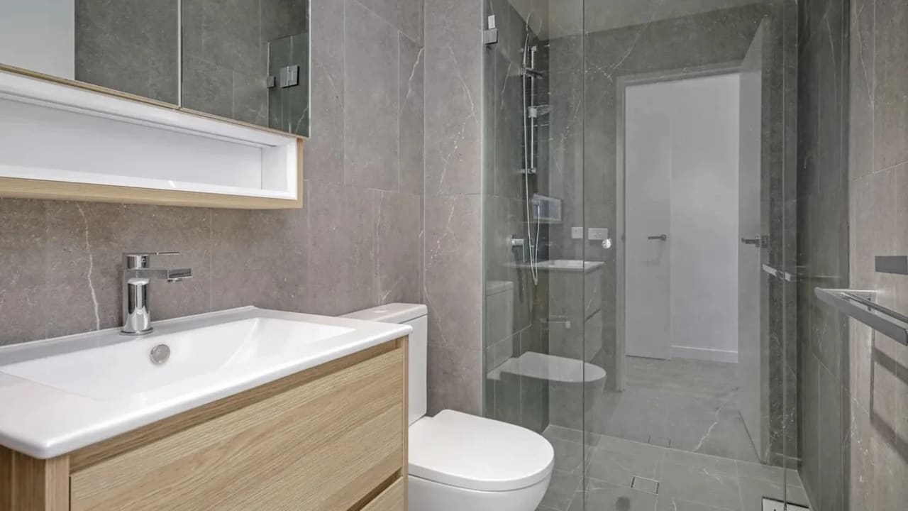 Furnished room in a flatshare