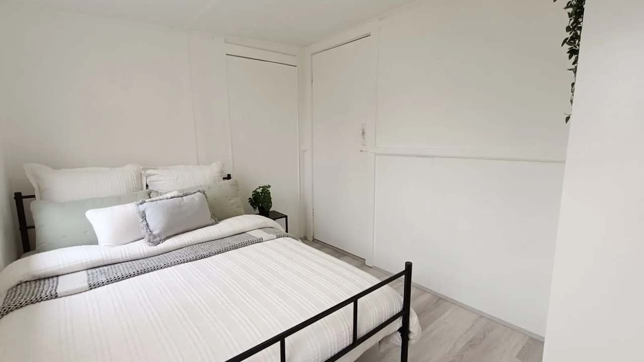 Furnished room with own bathroom