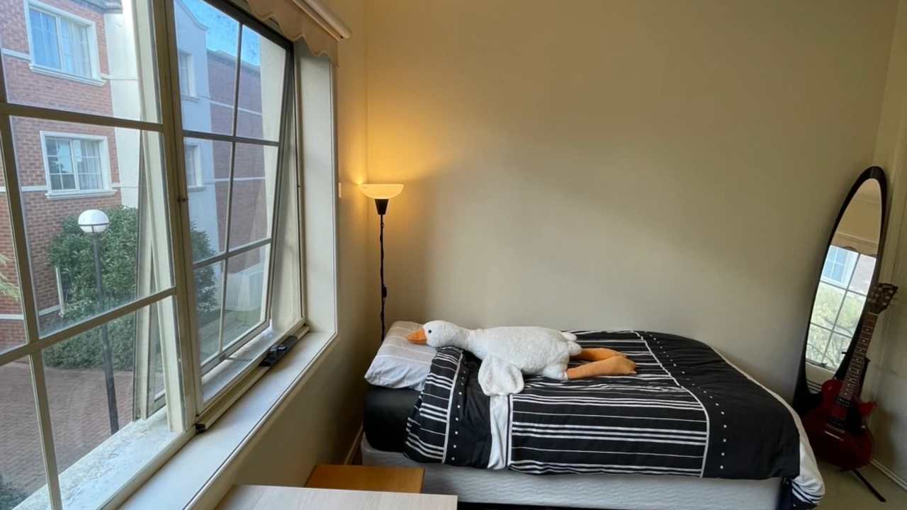 Furnished room in a flatshare