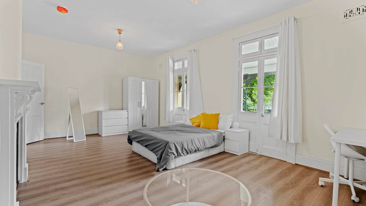Furnished room in a share house