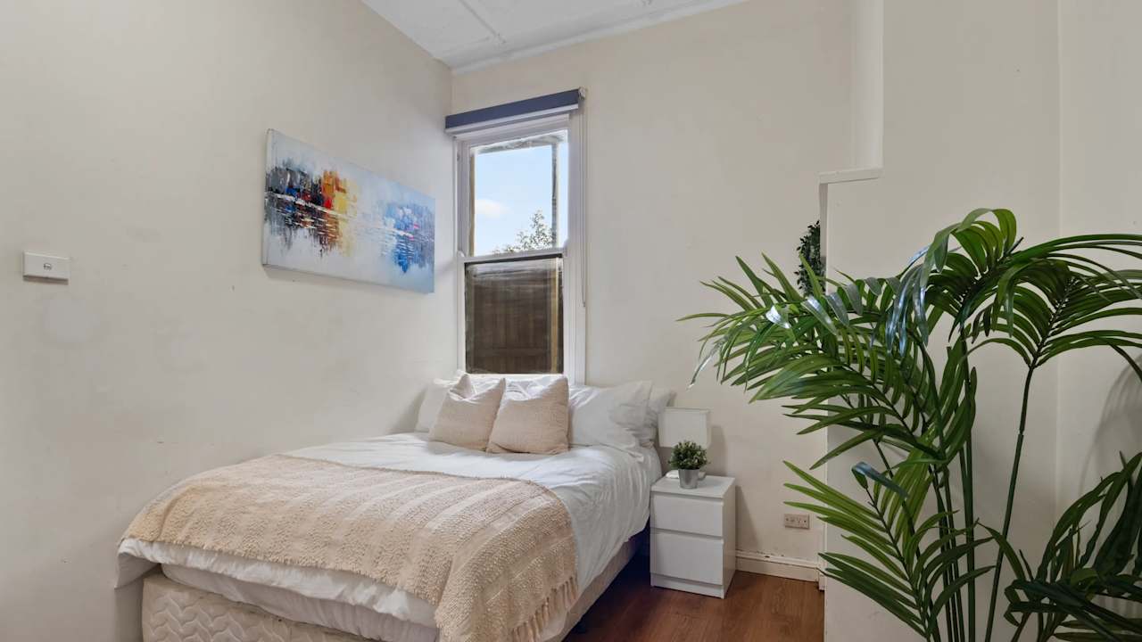 Furnished room in a flatshare