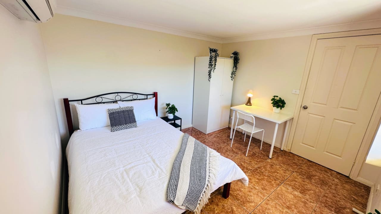 Furnished room in a flatshare