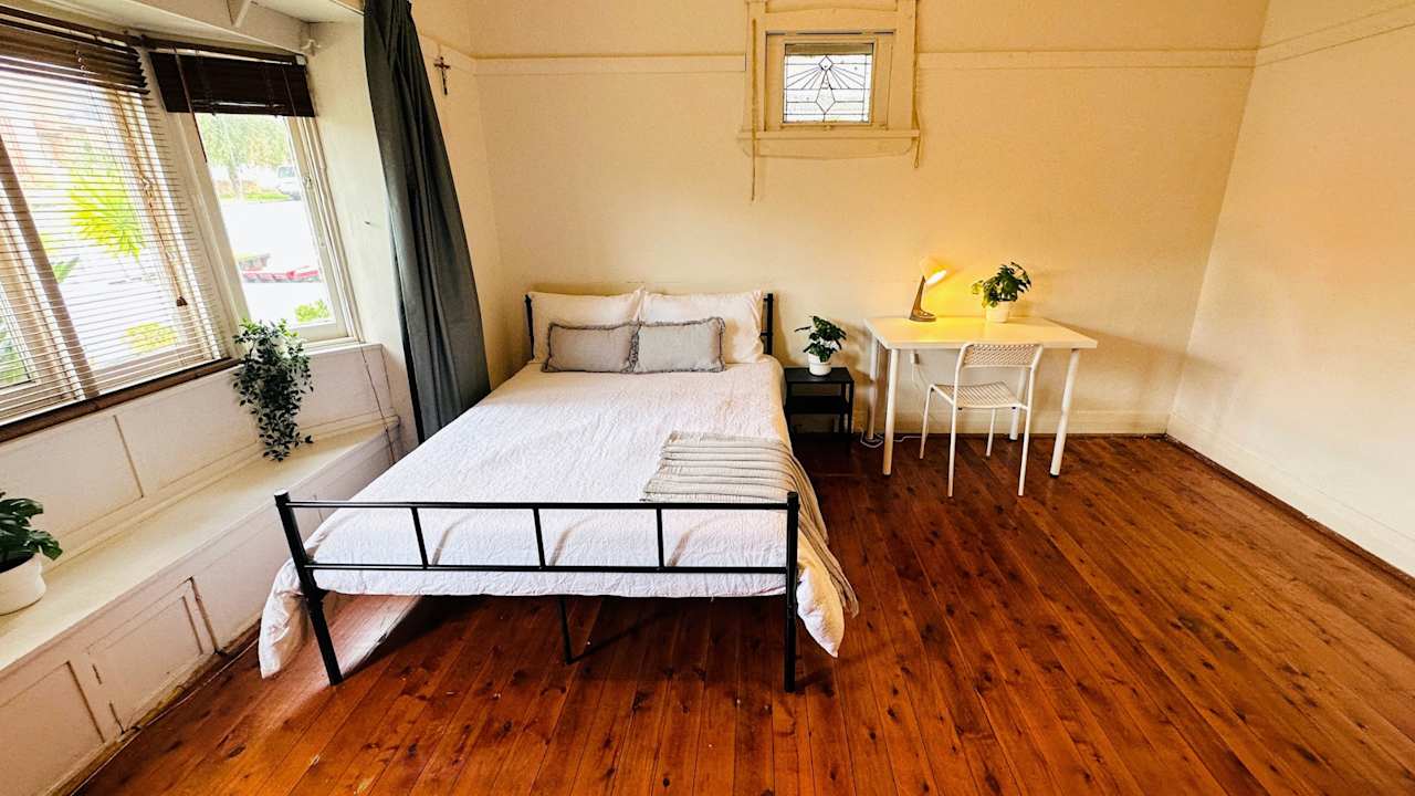 Furnished room in a flatshare