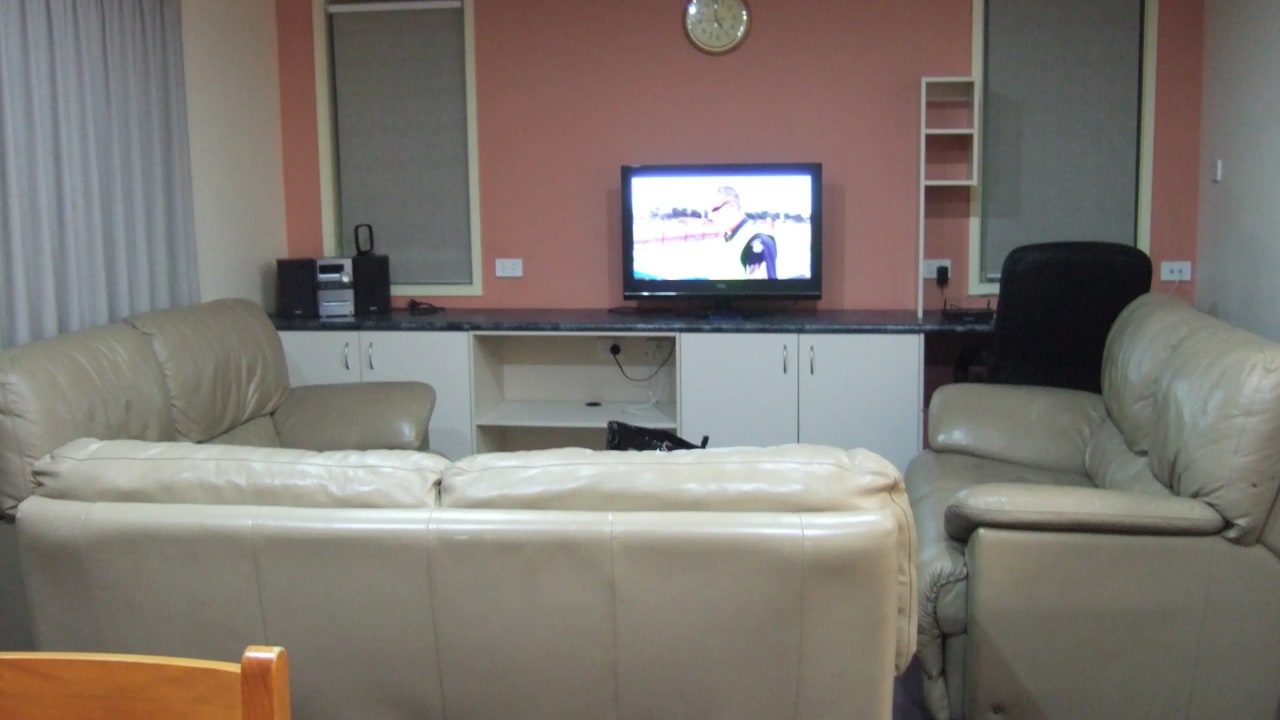 Furnished room with ensuite in a flatshare