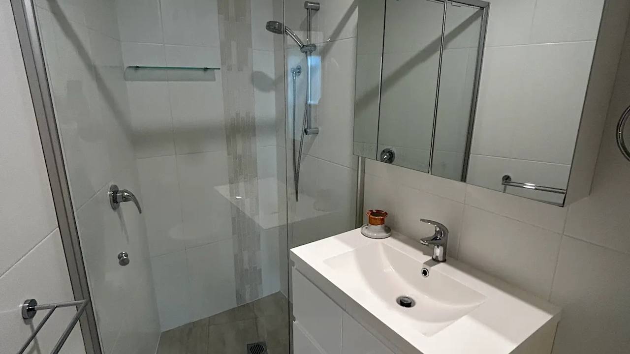 Unfurnished room with ensuite in a flatshare