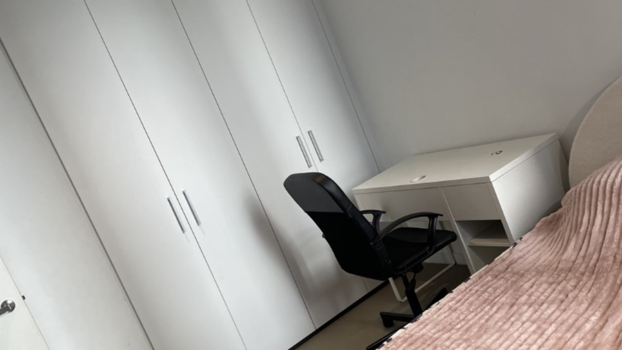 Furnished room in a flatshare