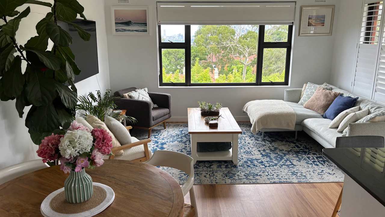 Furnished room in a flatshare