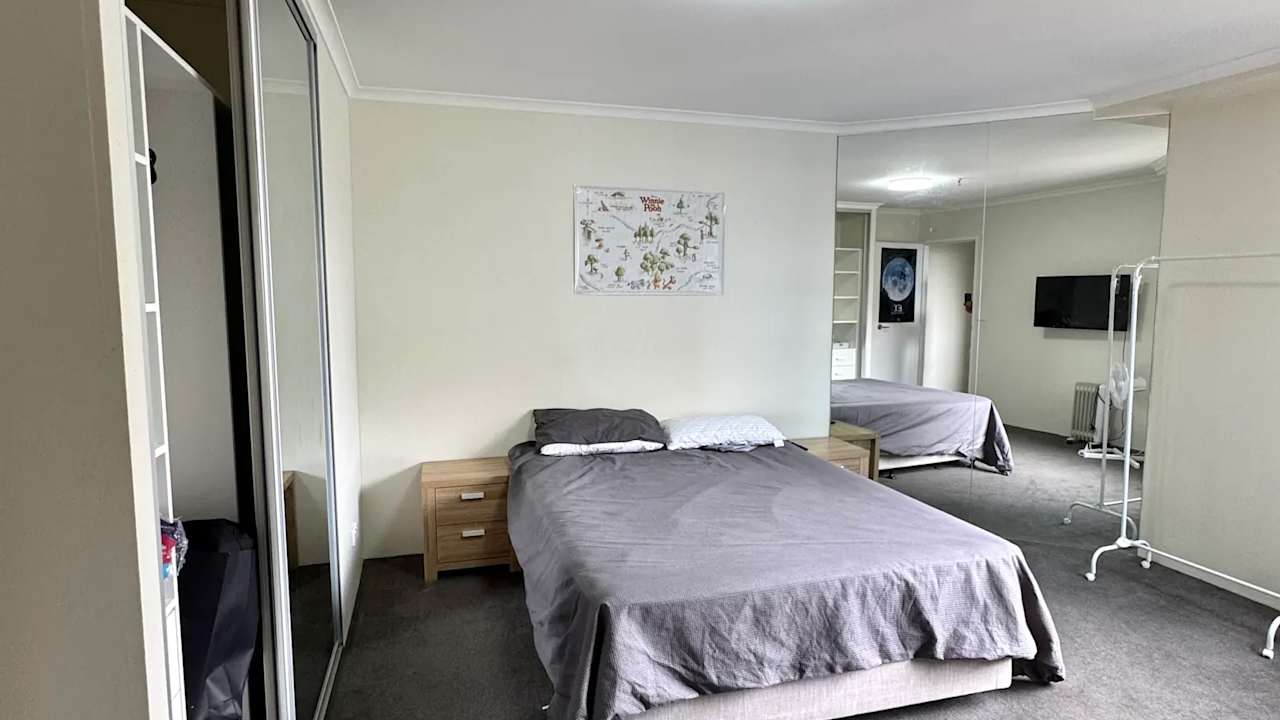 Furnished room in a flatshare