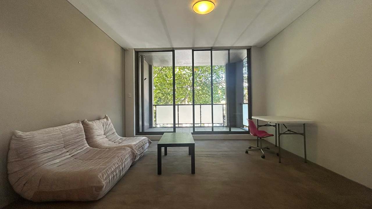 Furnished room in a flatshare