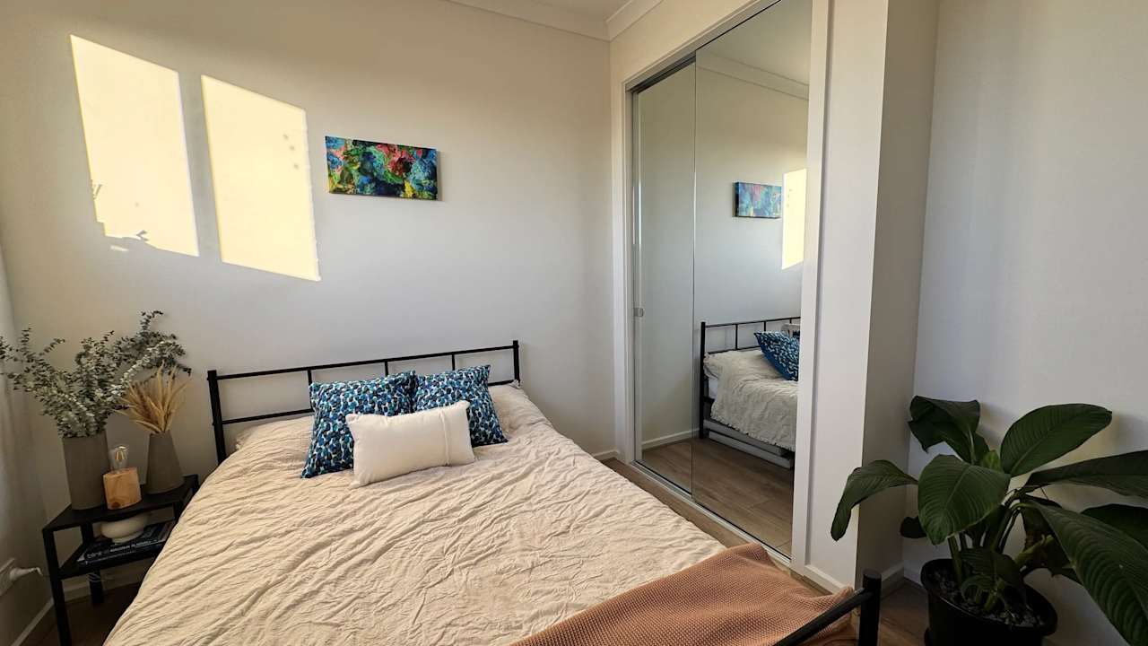 Furnished room in a flatshare