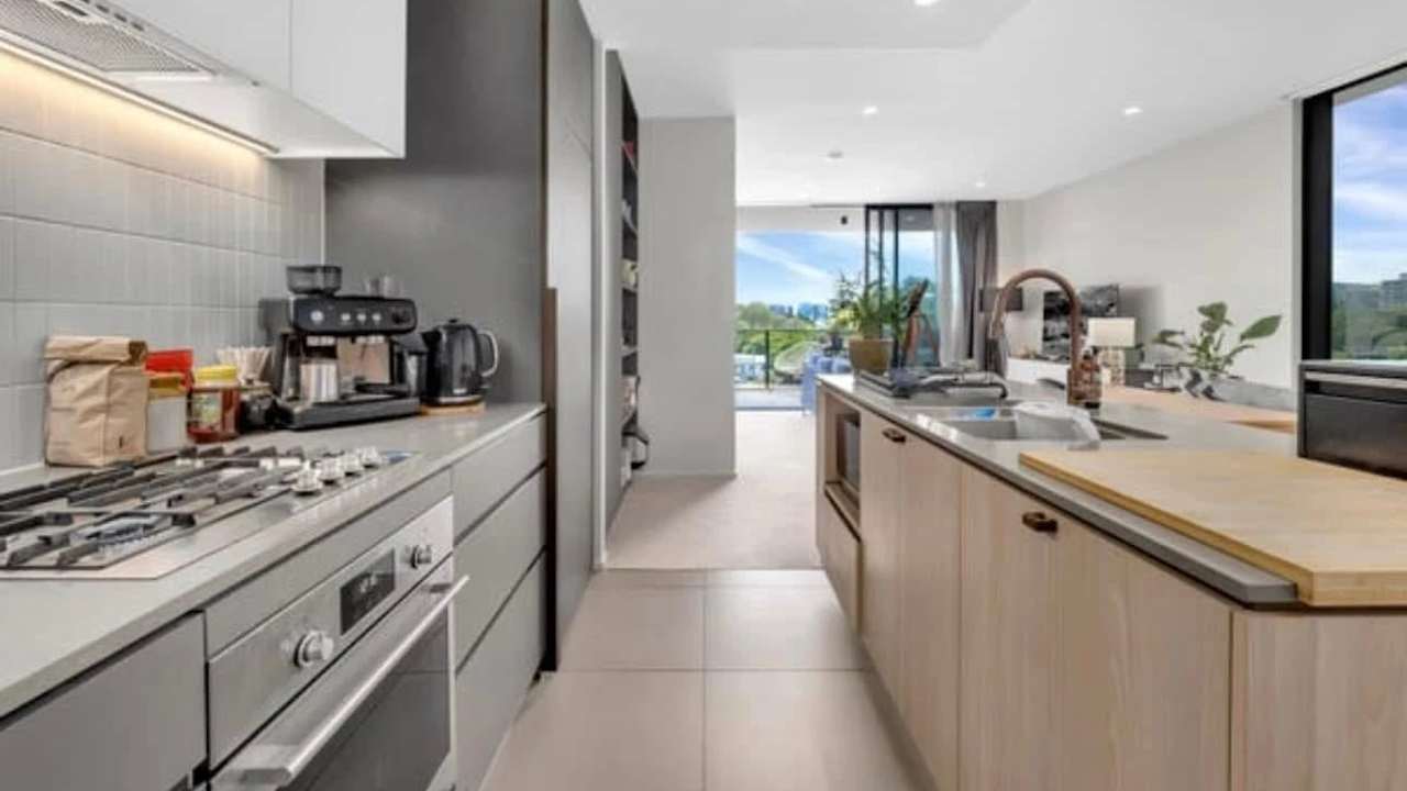 Unfurnished room with own bathroom