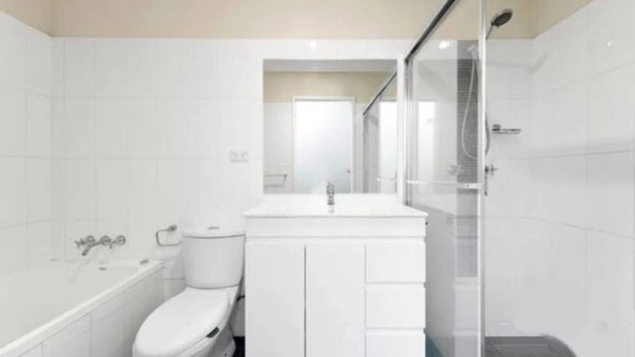 Unfurnished room in a flatshare
