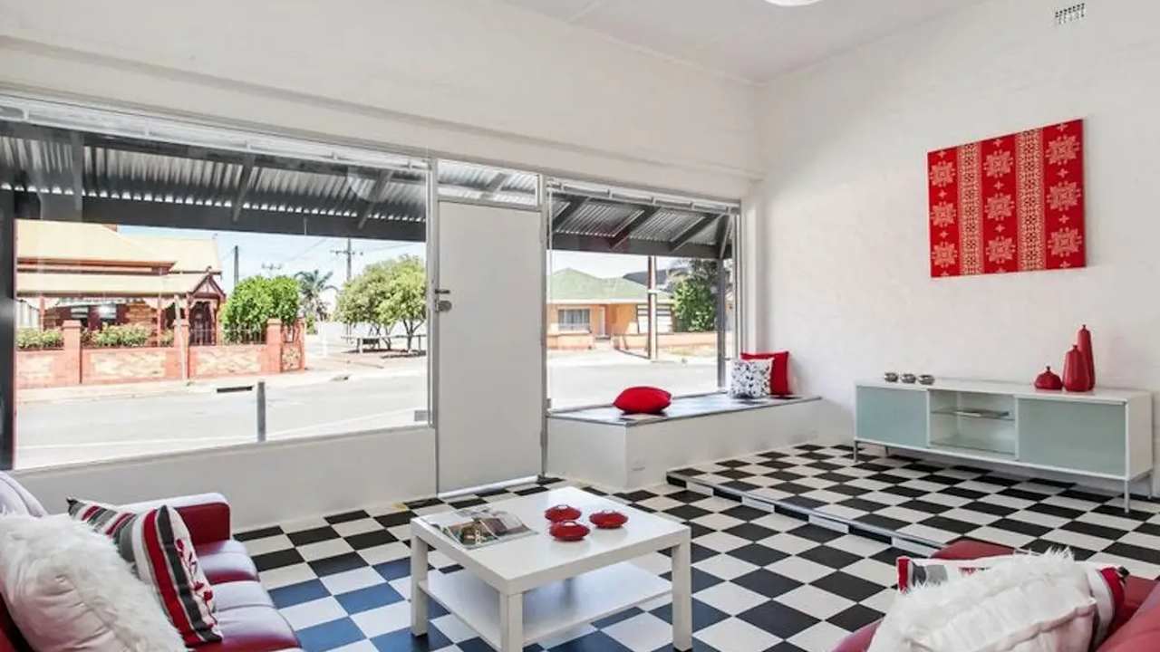 Unfurnished room studio flat for rent