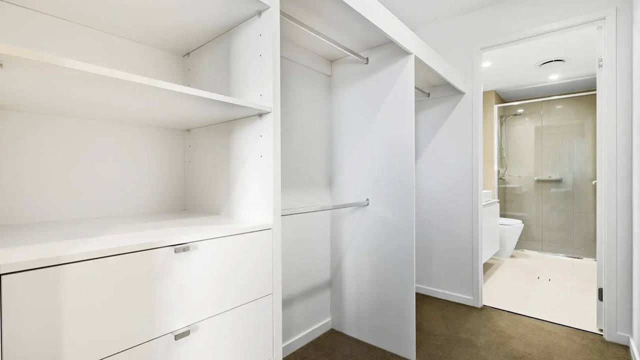 Furnished room with ensuite in a flatshare