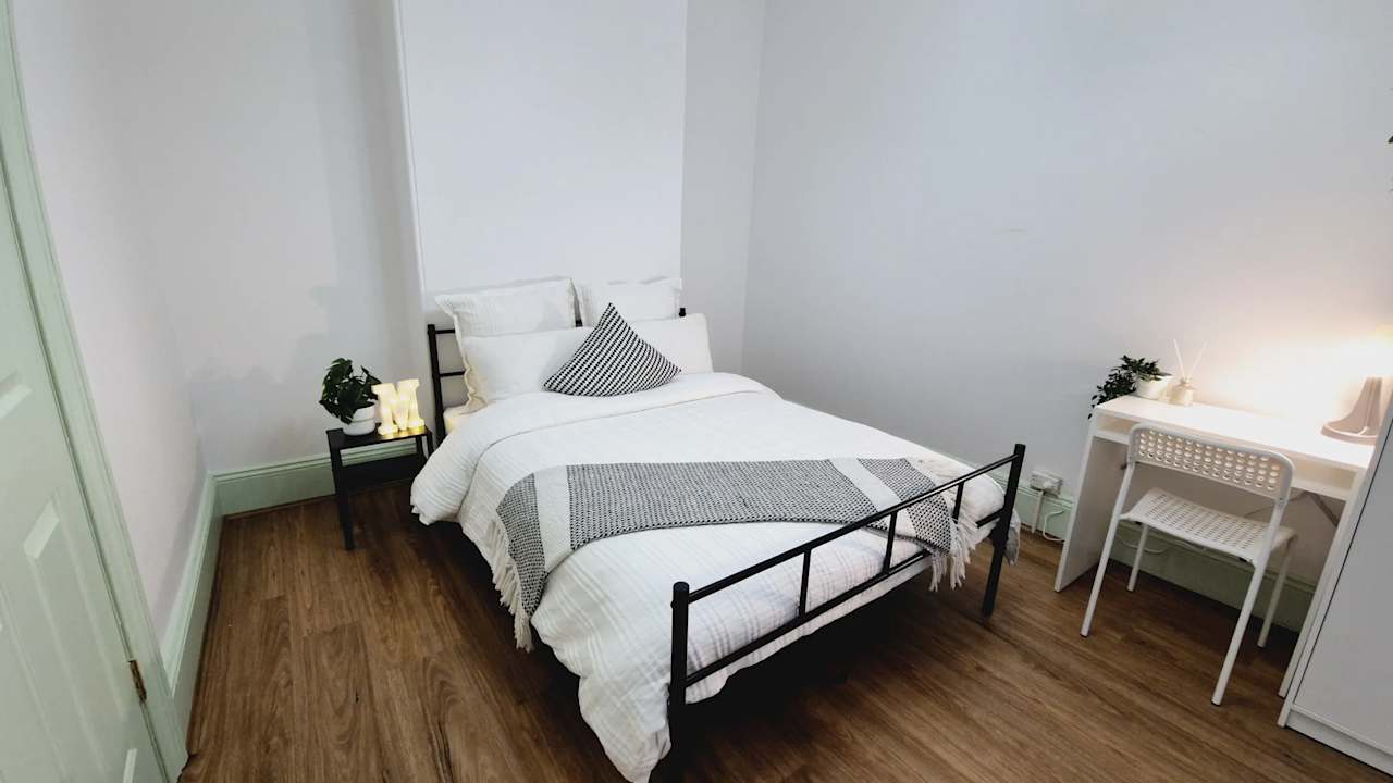 Furnished room in a flatshare