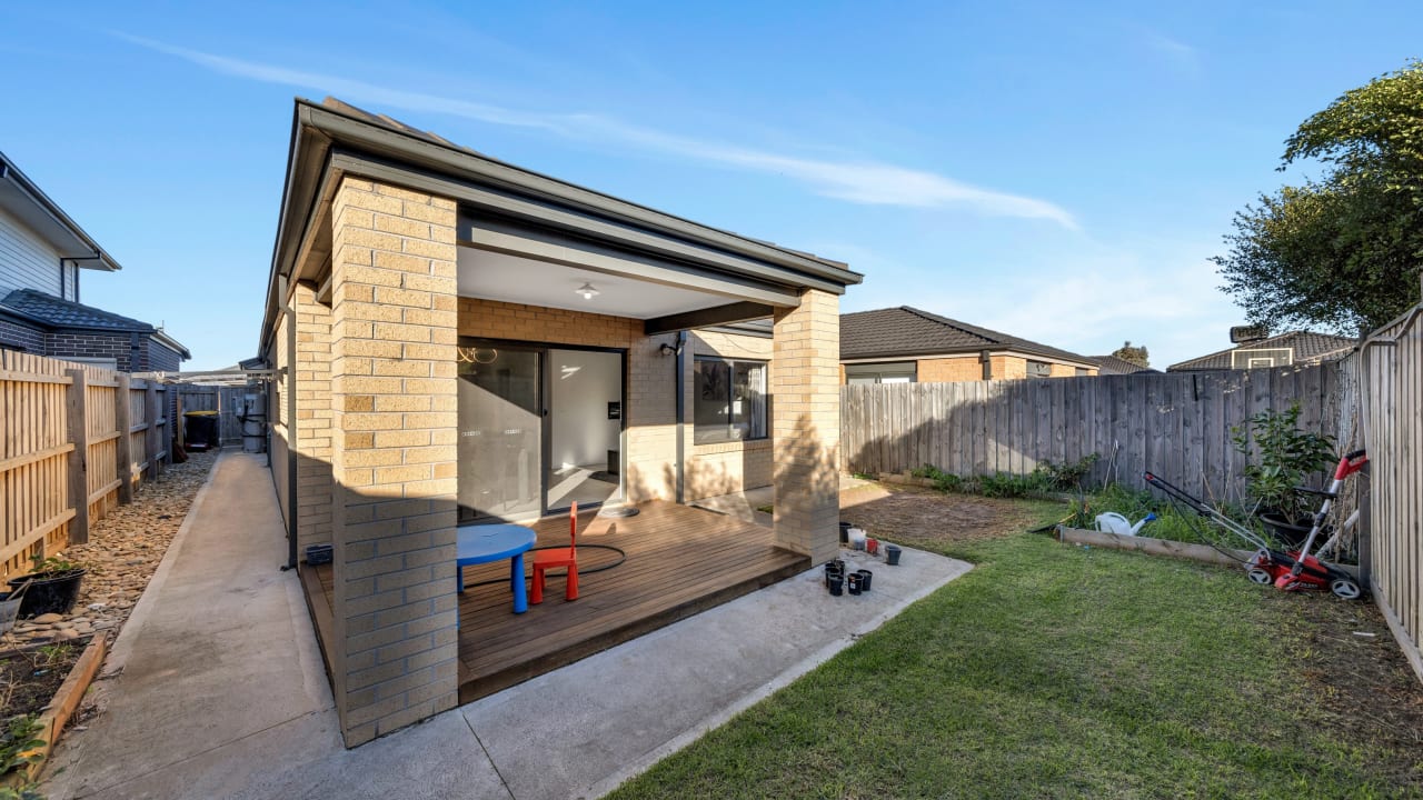 Furnished room in a share house