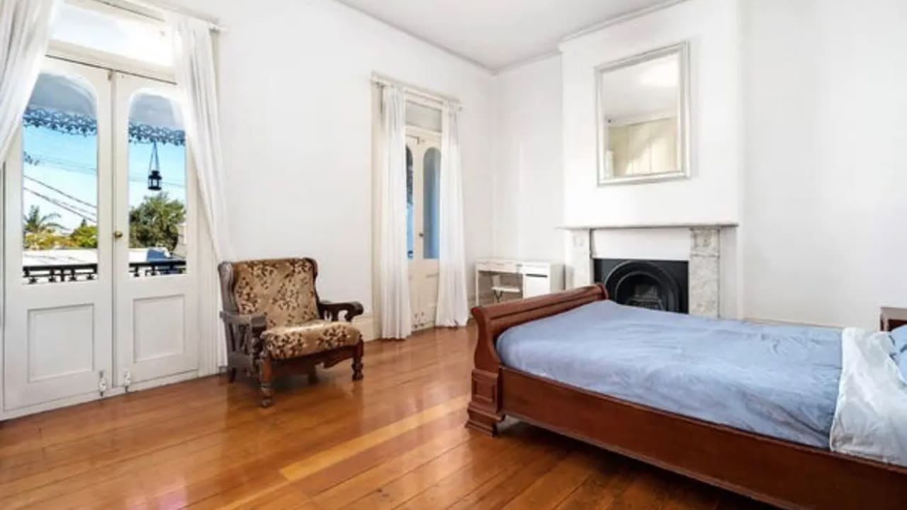 Room in a share house