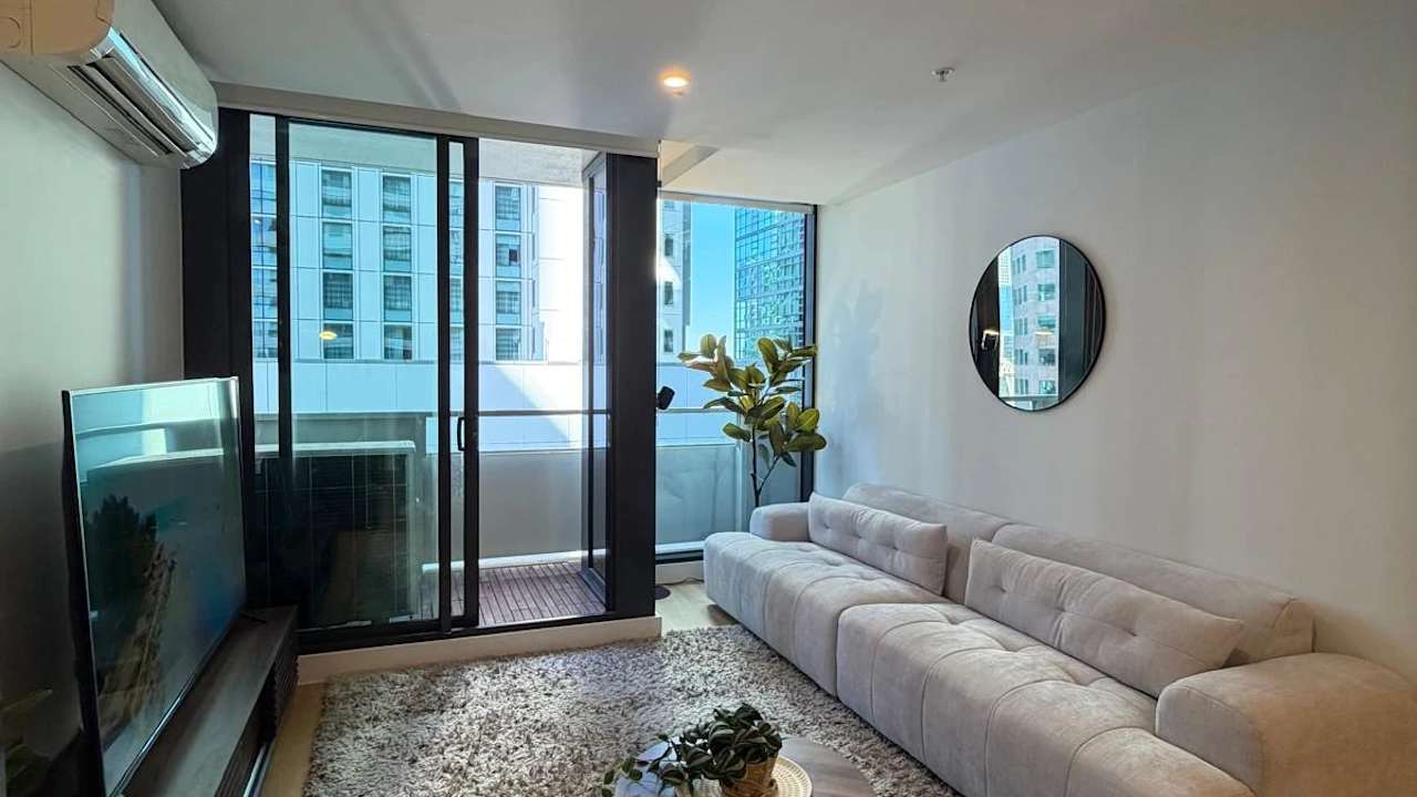 Furnished room with ensuite in a flatshare