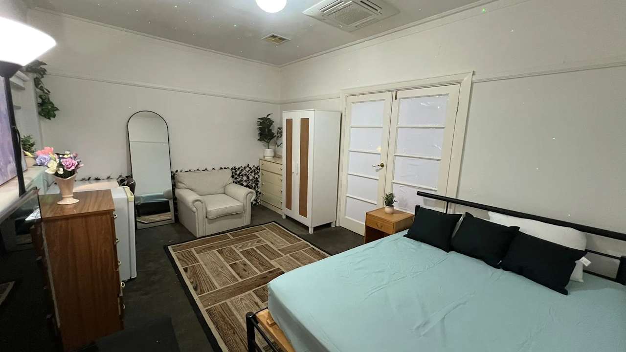 Furnished room in a share house