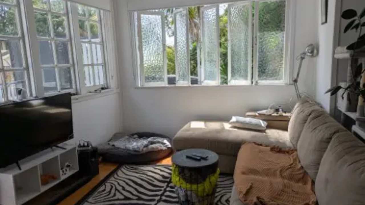 Whole property with 2 rooms for rent