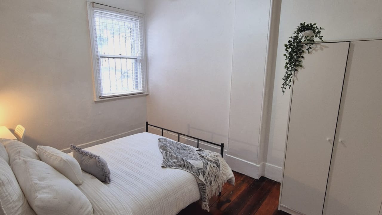 Furnished room in a flatshare