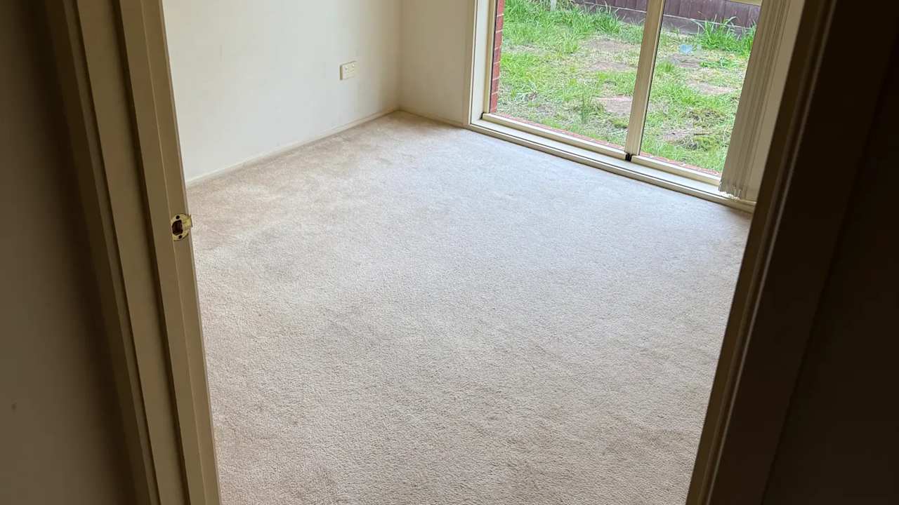 Unfurnished room in a flatshare