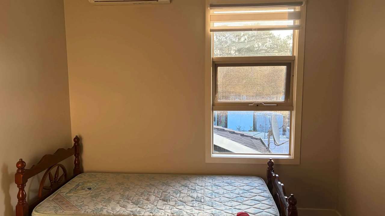 Room in a share house