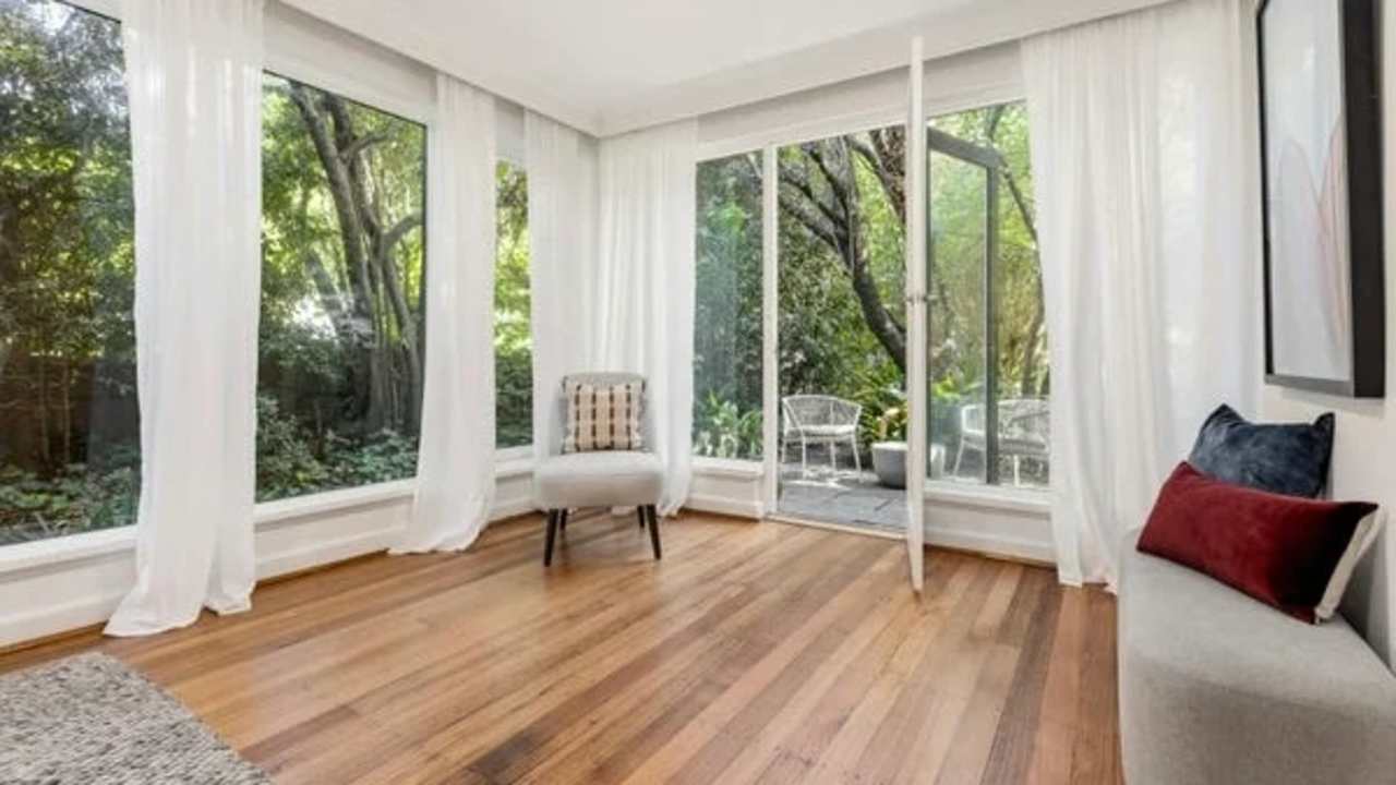Unfurnished room in a flatshare