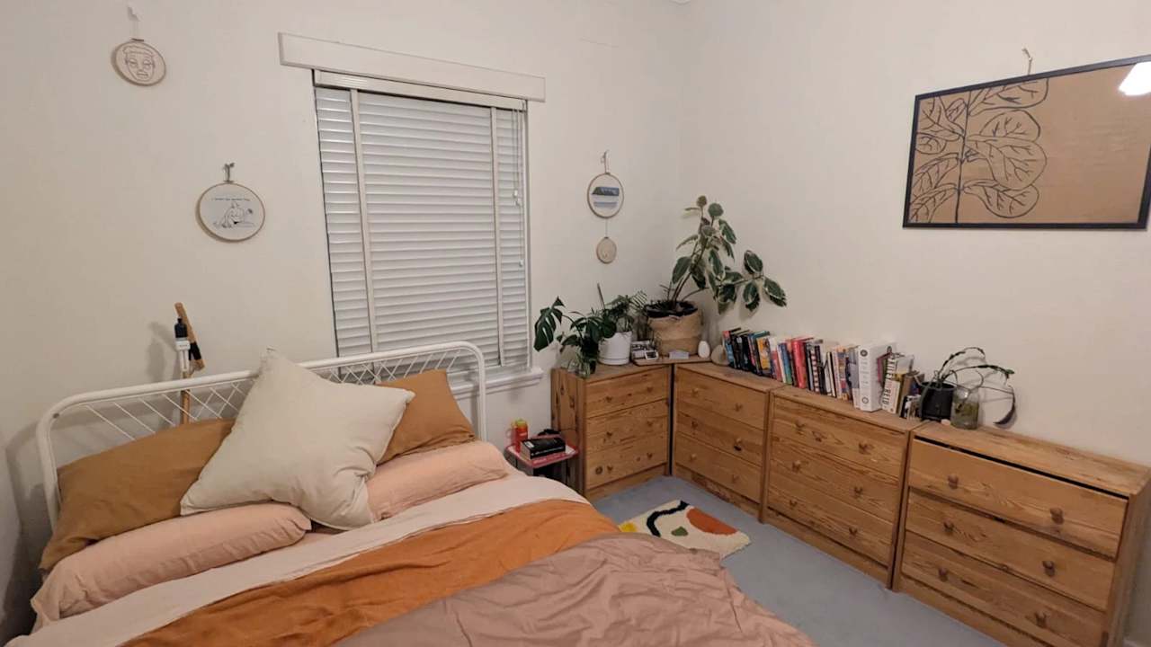 Room in a share house