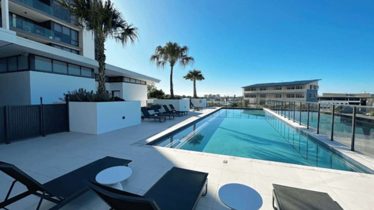 Unfurnished room with own bathroom