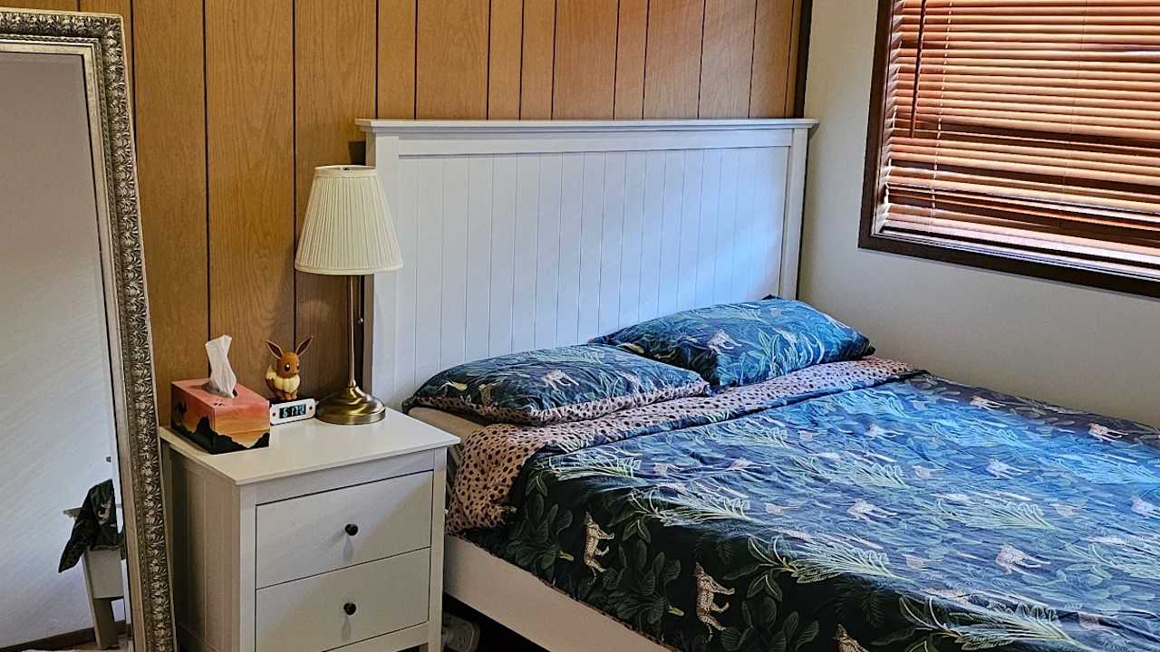 Furnished room in a flatshare