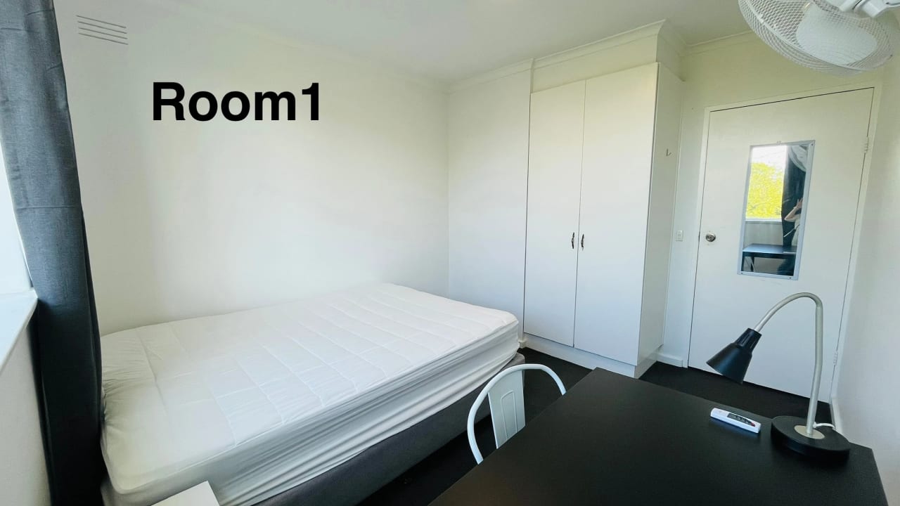Furnished room in a flatshare