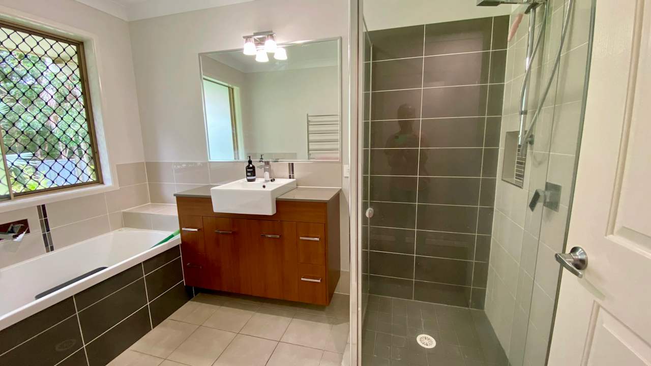 Room in a share house