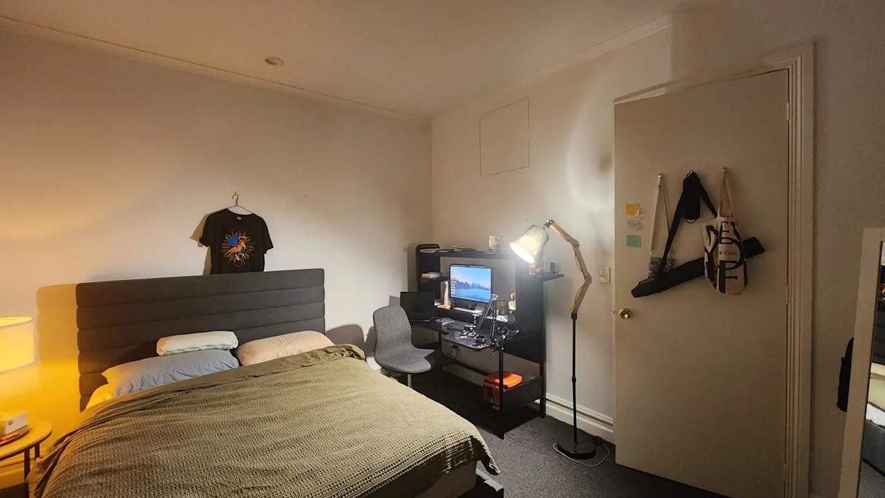 Furnished room with ensuite in a flatshare