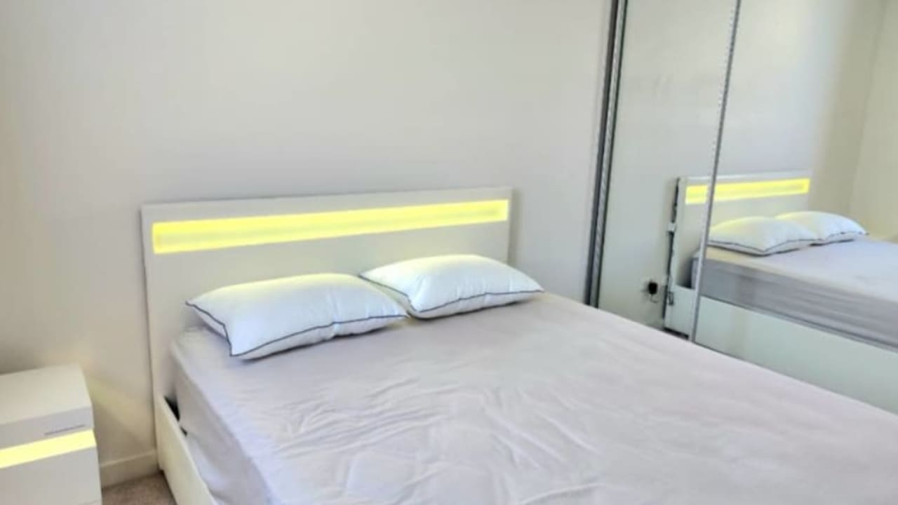 Furnished room with ensuite in a flatshare