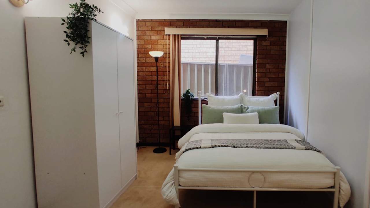 Furnished room in a flatshare