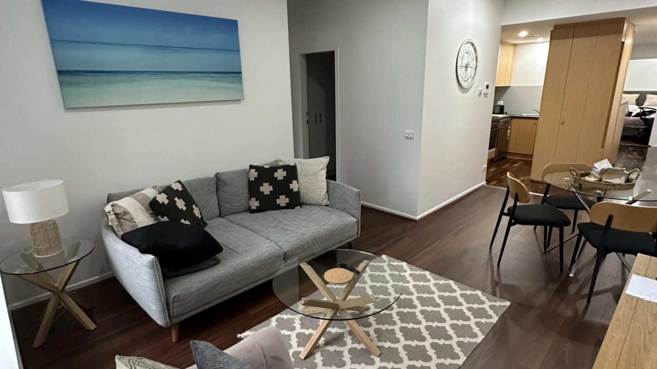 Furnished room in a flatshare