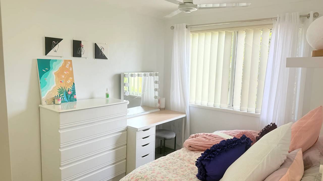 Furnished room in a share house
