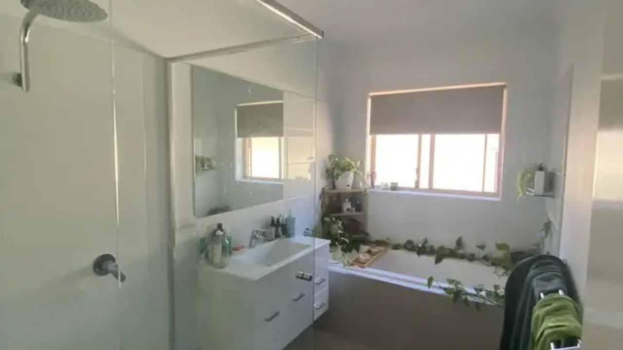 Unfurnished room in a share house