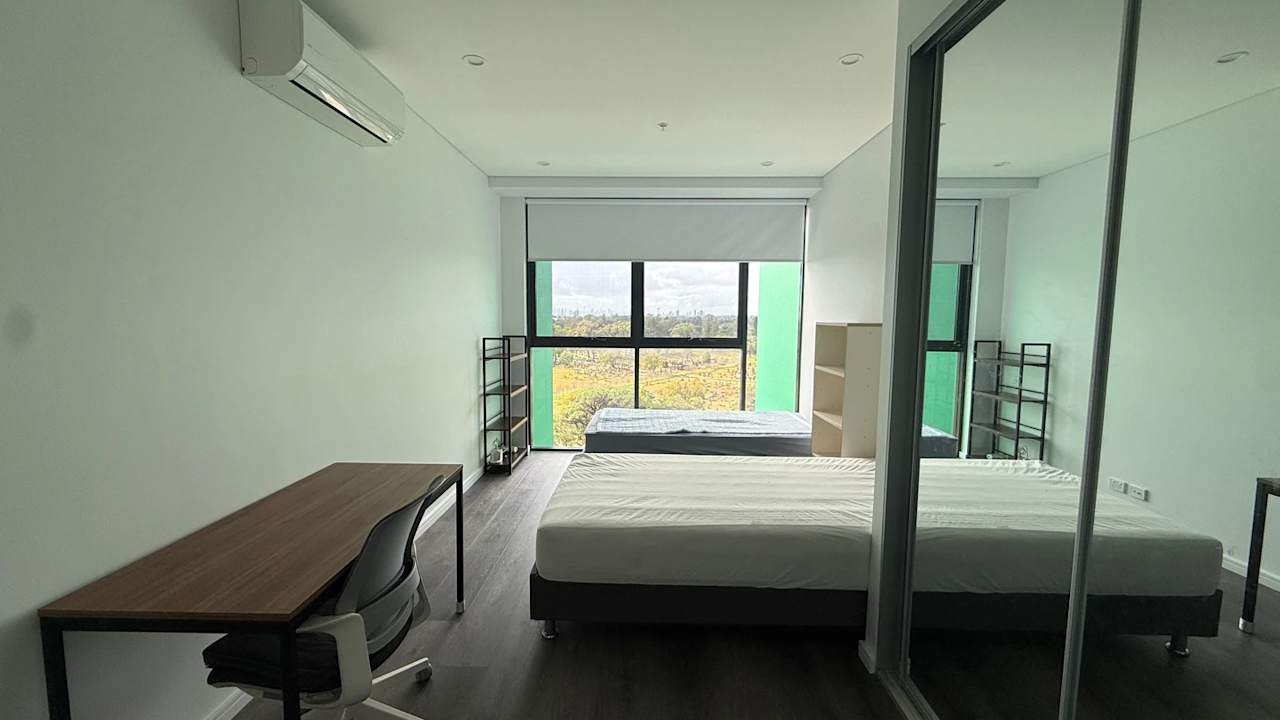 Furnished room with ensuite in a flatshare