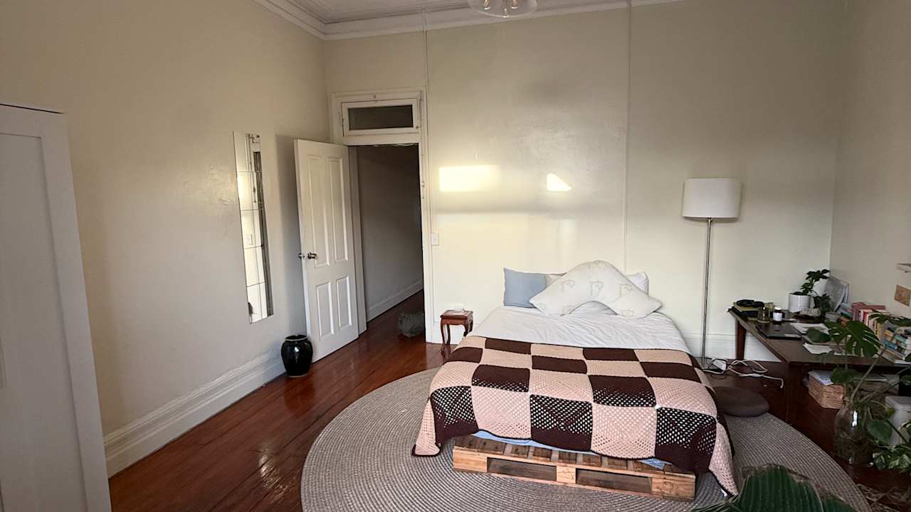 Furnished room in a flatshare