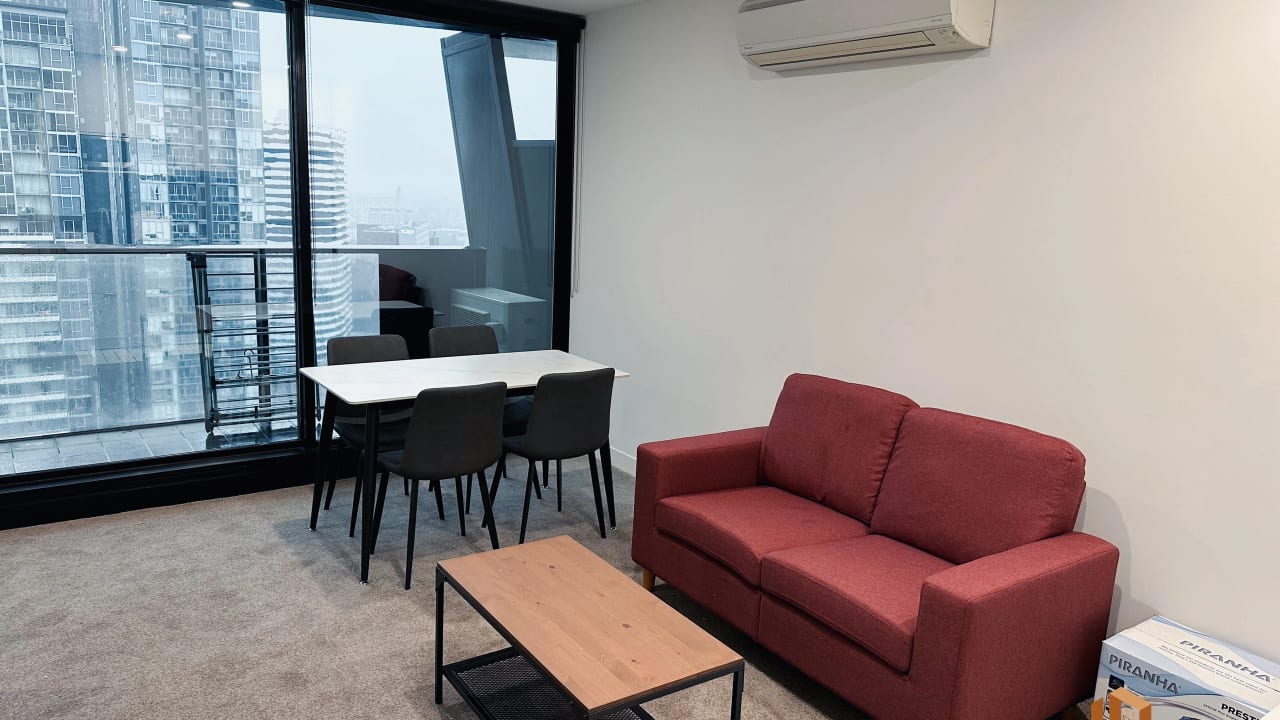 Furnished room in a flatshare