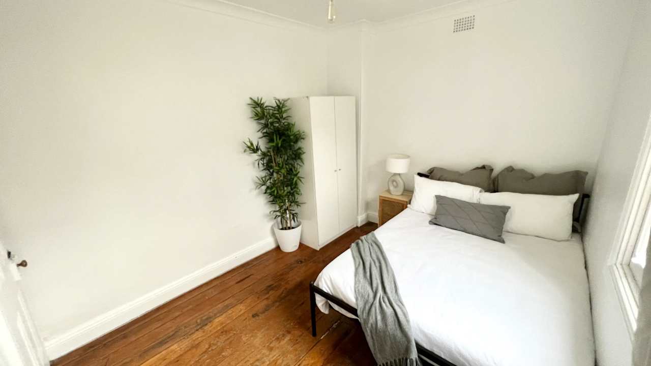 Room in a share house